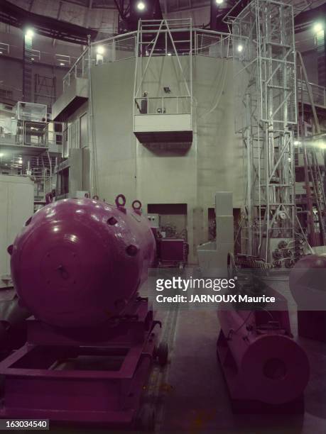 France Atomic Energy. En France, à Saclay, en 1957, Réalisation de la PILE EL3 à eau lourde. Il s'agit d'un réacteur dévolu à la recherche et à la...