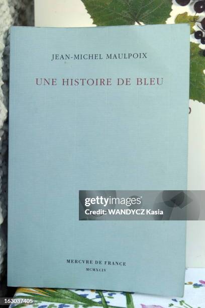 The Emotional Payage Of Herve Vilard. Couverture du livre 'Une histoire de bleu' de Jean-Michel MAULPOIX aux éditions Mercure de France..