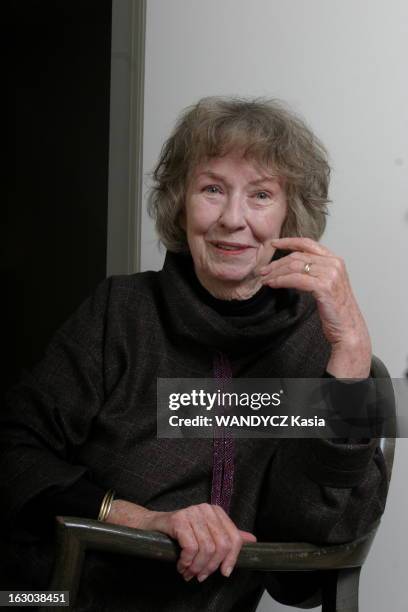 Rendezvous With Actress Betsy Blair. Plan de face souriant de Betsy BLAIR 81 ans, ex-épouse de Gene Kelly, assise sur une chaise, à l'occasion de la...