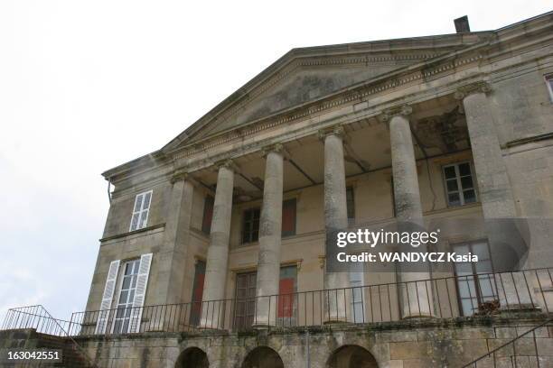 New Lords Of The Manor. Fabrice PROVIN chef d'entreprise et Gil BACHELET antiquaire ont racheté pour 50 000 euros en juin 2002 le château de...