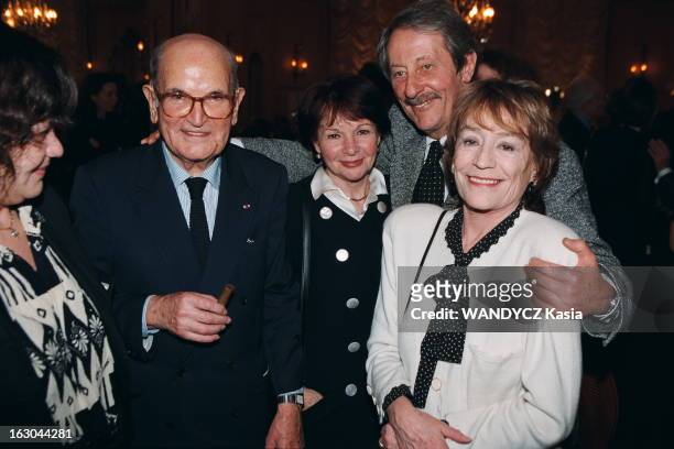 85Th Birthday Of Georges Cravenne. Georges CRAVENNE fête ses 85 ans au Fouquet's à Paris : Giulia SALVATORI, Georges CRAVENNE, Françoise ARNOUL, Jean...