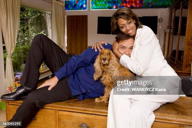 Didier Bourdon And His Companion Marie Sandra At Home In Montmartre. Paris, 15 juin 2009 : Didier BOURDON et sa compagne Marie Sandra BADINI DURAN...