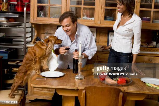 Didier Bourdon And His Companion Marie Sandra At Home In Montmartre. Paris, 15 juin 2009 : Didier BOURDON et sa compagne Marie Sandra BADINI DURAN...