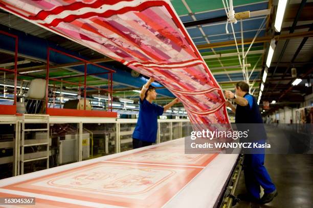 All The Secrets Of The Making Of Hermes Scarf. La fabrication du foulard Hermès dans les ateliers Gandit de BOURGOIN-JALLIEU où ont lieu les...