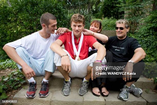 European Championships In Athletics In Barcelona 2010: Christophe Lemaitre. Le sprinteur Christophe LEMAITRE photographié en famille dans le parc de...