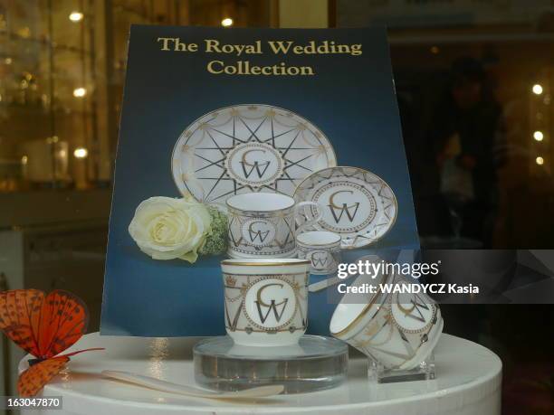 The In London Of Lovers Kate Middleton And Prince William. Les tasses aux initiales du prince William et Kate Middleton chez Halcyon Days ,...