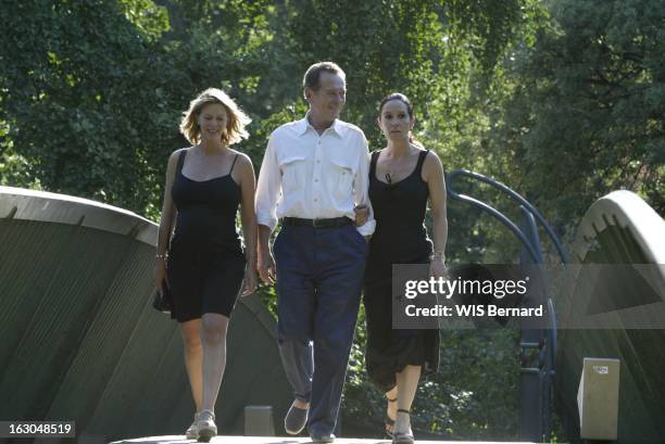 Dominique Baudis, Head High. Dominique BAUDIS, son épouse Ysabel, sa fille Florence enceinte se promenant dans les rues du vieux TOULOUSE.