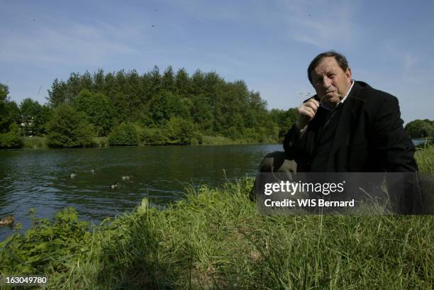 Rendezvous With Guy Roux. Guy ROUX Guy Roux annonce officiellement qu'il stoppe sa carrière d'entraîneur à l'AJ Auxerre, après 44 ans et quatre...