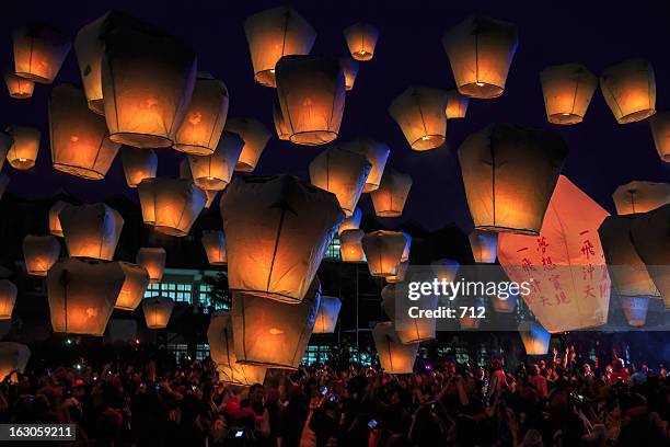 sky lanterns - 元宵節 個照片及圖片檔