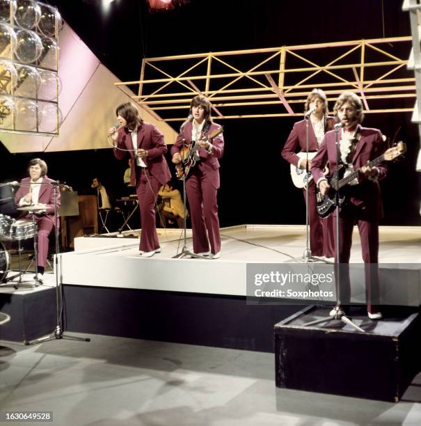 Singer Tony Romeril Lead Singer Photos and Premium High Res Pictures - Getty Images