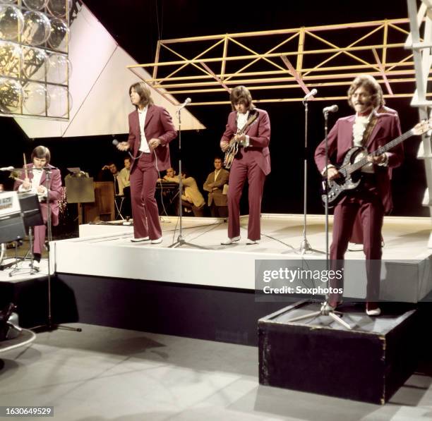 Singer Tony Romeril L Murray Photos and Premium High Res Pictures - Getty Images
