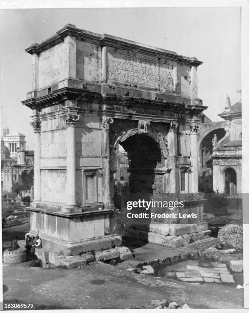 The Arch of Titus, writing above the arch reads 'SENATVS POPVLVSQVE ROMANVS' built in 16th centuryÑperhaps most famously it is the inspiration for...