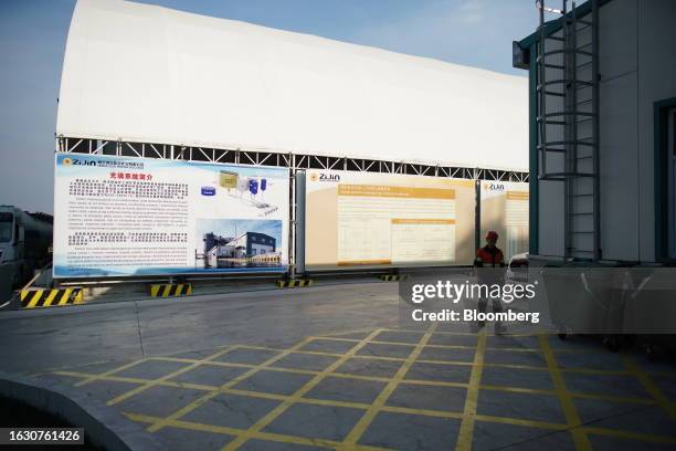 Backfill Sign Backfill Photos and Premium High Res Pictures - Getty Images