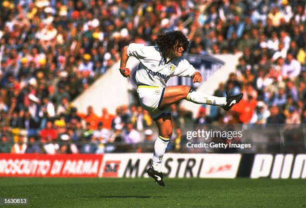 Fernando Couto of Parma in action during a Serie A match against AC Milan at the Ennio Tardini Stadium in Parma, Italy. AC Milan won the match 3-2. \...
