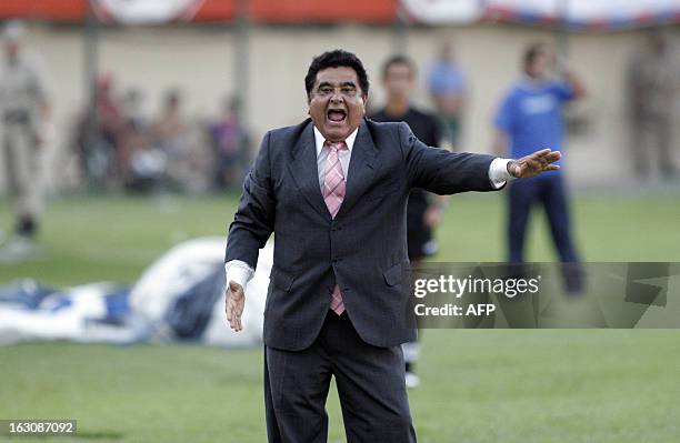 Picture taken in May 2006 of legendary Uruguayan footballer and coach Luis Cubilla, gesturing during a match of Paraguayan team Olimpia, in Asuncion....