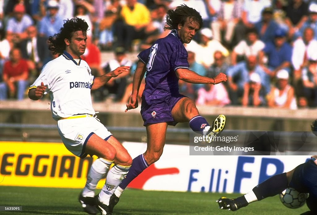 Gabriel Batistuta of Fiorentina and Fernando Louto of Parma