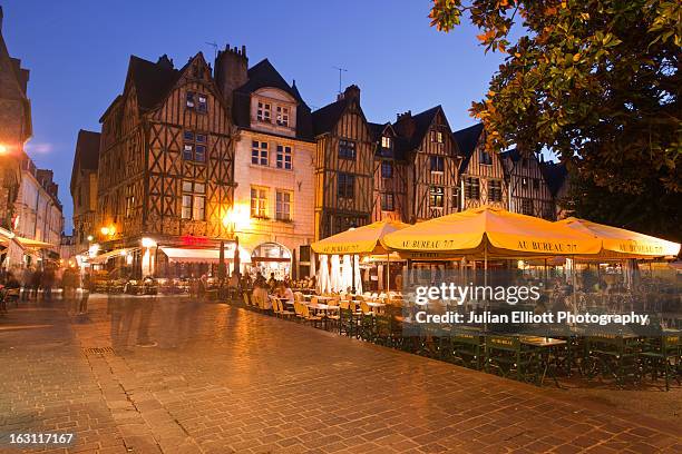 people enjoying their evening in place plumereau. - market square stock pictures, royalty-free photos & images