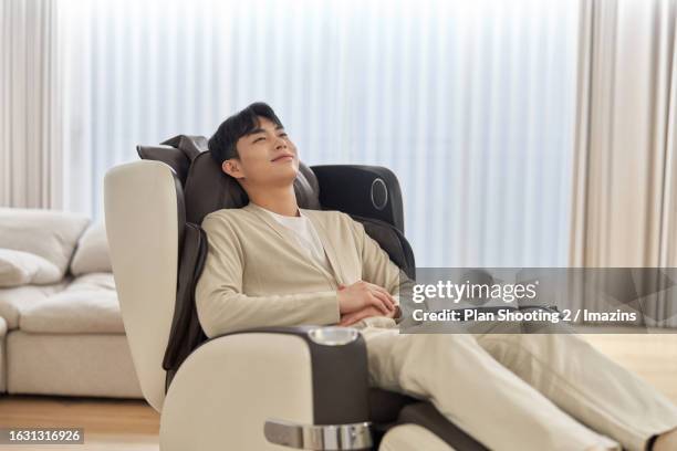 korea, youth, massage chair - massagestuhl stock-fotos und bilder