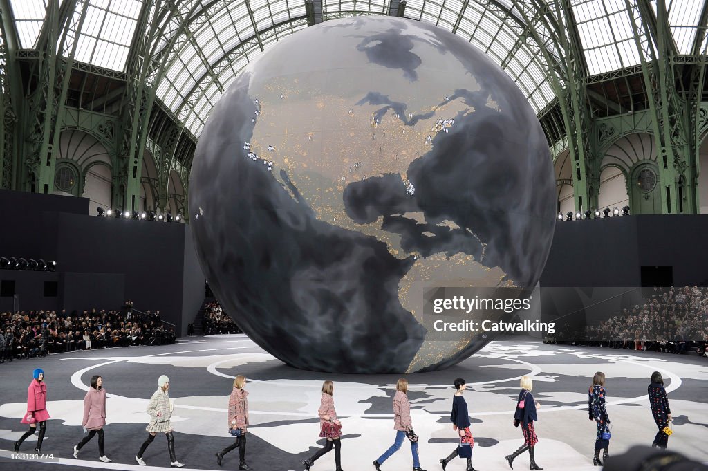 Chanel - Runway RTW - Fall 2013 - Paris Fashion Week