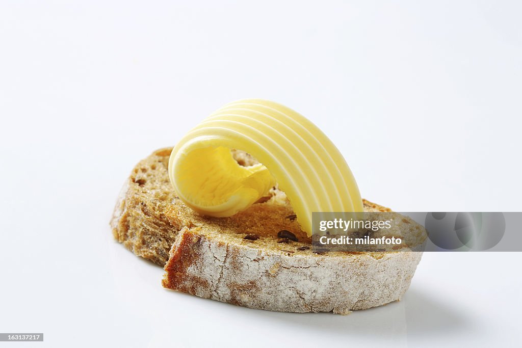 Eine Scheibe Brot mit butter