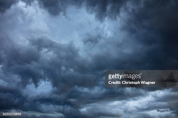 gewitter und sturm - stormy sky lightning stock pictures, royalty-free photos & images