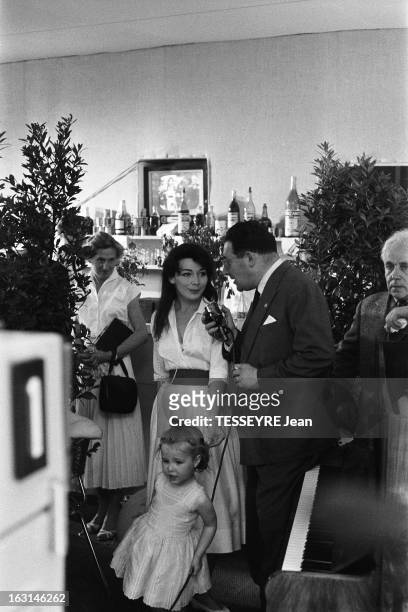 Fair Of The Stars 1957. La Kermesse aux Etoiles organisée dans le jardin des Tuileries au profit des oeuvres de la division Leclerc : Léon ZITRONE...