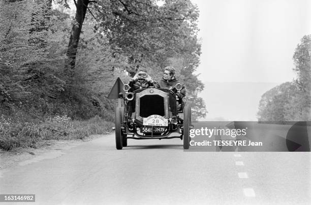 The Rally Of Old Cars Paris Vienna 1965. En mai 1965, dans le cadre de la course 'le rallye des vieux Tacots Paris Vienne' une automobile ancienne...