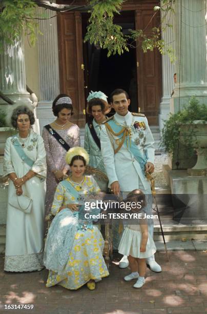 Orthodox Baptism Of The Crown Prince Paul Of Greece. En Grèce, en juin 1967, à la sortie de l'église orthodoxe, lors du baptême du Prince Paul De...