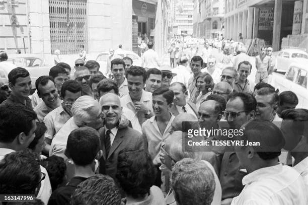 Pattakos, Greek Minister Of The Interior. En Grèce, en juin 1967, Stylianos PATTAKOS, ministre grec de l'Intérieur, marchant dans la rue au centre...