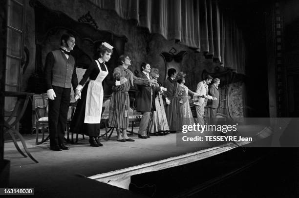 'La Puce À L'Oreille'. A Paris, le 30 novembre 1967, Représentation de la pièce de 'La puce à l'oreille' de Georges Feydau au théâtre Marigny. Les...