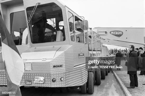 World'S Largest Truck. En France, en janvier 1972, Le camion L'AUTOMAS réalisé par la société française NICOLAS de Champs sur Yonne pour la Compagnie...