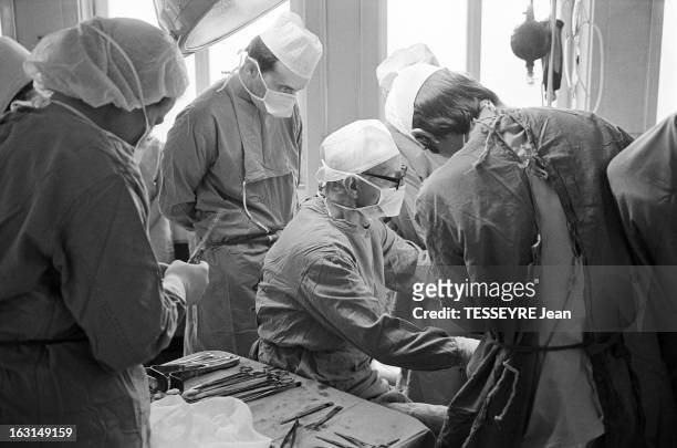 Close-Up Of Obstetrician Professor Hubert Watteville. En Suisse, en janvier 1975, Le professeur Hubert DE WATTEVILLE, spécialiste de la stérilité à...