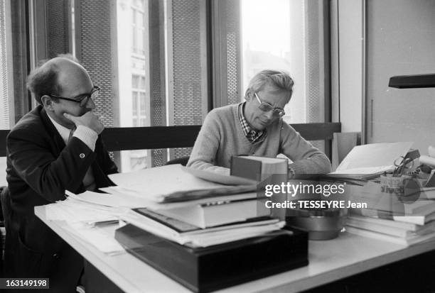 Teachers At The College De France. Paris, novembre 1973, les professeurs du Collège de France. Emmanuel LEROY-LADURIE, professeur d'Histoire, à la...