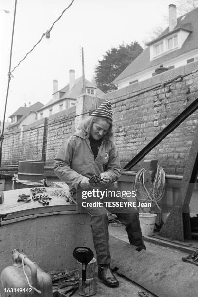 Denis Aubry, The Only Marine Fisherwoman In France. En avril 1974, Denis AUBRY, serveuse dans café sur le port, rêvait de piloter un bateau de pêche,...