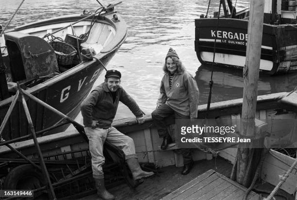 Denis Aubry, The Only Marine Fisherwoman In France. En avril 1974, Denis AUBRY, serveuse dans café sur le port, rêvait de piloter un bateau de pêche,...