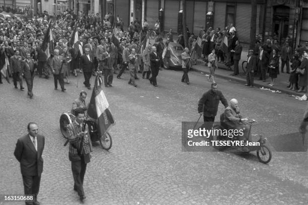 Demonstrations For The Defense Of The Republic. Paris - 28 mai 1958 - Lors de manifestations pour la défense de la République et contre le retour au...