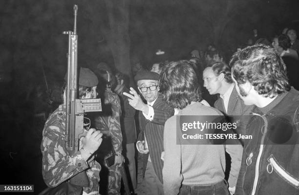 Demonstrations In Porto. Portugal, Porto, 13 octobre 1975, Des manifestants socialistes et ceux du PC, de l'Union Démocratique Populaire et du FUR se...