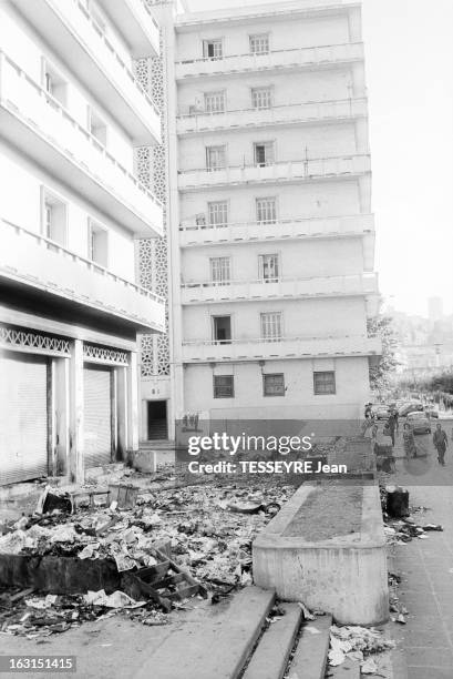 Oas Attack Against The City Hall Of Algiers. Alger - 15 juin 1962 - L'Hôtel de Ville en grande partie détruit par un attentat de l'OAS, faisant 40...