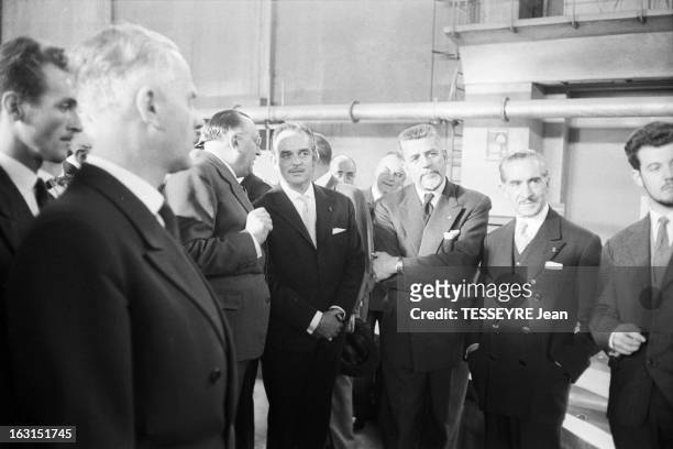 Prince Rainier In Chatou. En France, en octobre 1959, le Prince RAINIER de Monaco visite une entreprise présentant des maquettes d'écluses en...