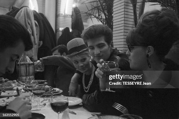 Group 'Les Chaussettes Noires'. Cretéil, Paris- 6 decembre 1962- Le groupe de rock français'Les Chaussettes noires': dans un restaurant, le groupe...