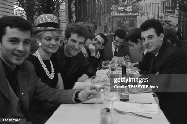 Group 'Les Chaussettes Noires'. Cretéil, Paris- 6 decembre 1962- Le groupe de rock français'Les Chaussettes noires': dans un restaurant, le groupe...