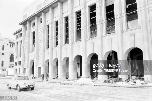 Oas Attack Against The City Hall Of Algiers. Alger - 15 juin 1962 - L'Hôtel de Ville en grande partie détruit par un attentat de l'OAS, faisant 40...