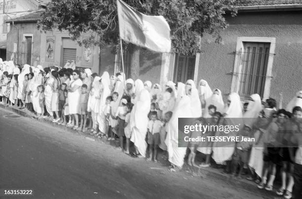 Arrival Of Ben Bella In Algiers. Alger- 4 Août 1962- L'arrivée et l'installation d'Ahmed BEN BELLA, chef du FLN avec le Comité Politique: sur le...