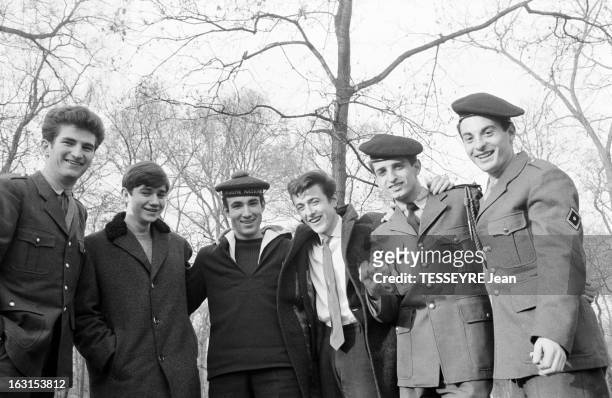 Group 'Les Chaussettes Noires'. Cretéil, Paris- 6 decembre 1962- Le groupe de rock français'Les Chaussettes noires': en forêt, de gauche à droite,...