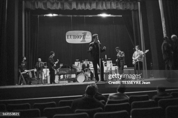 Group 'Les Chaussettes Noires'. Cretéil, Paris- 6 decembre 1962- Le groupe de rock français'Les Chaussettes noires': le groupe sur scène, le logo...