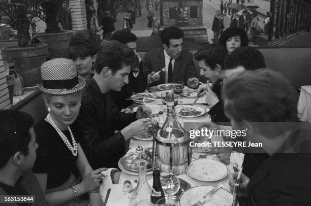 Group 'Les Chaussettes Noires'. Creteil, Paris- 6 decembre 1962- Le groupe de rock français'Les Chaussettes noires': dans un restaurant, le groupe...