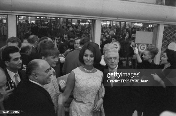 First Of The Film 'Le Couteau Dans La Plaie'. A Paris, le 13 décembre 1962, Première du film 'Le couteau dans la plaie' avec Sophia LOREN et le...