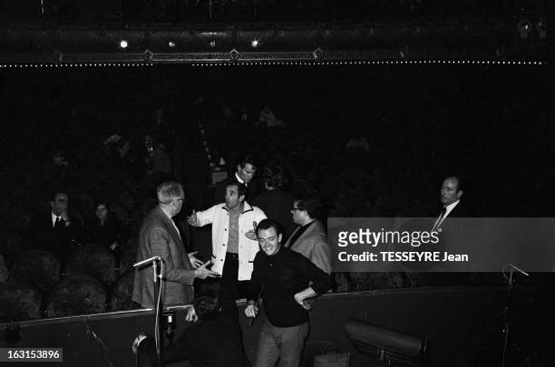 The Operetta 'Mr Carnival' At The Chatelet Theater. En decembre 1965, à Paris, au Théâtre du Châtelet à l'occasion de la présentation de l'opérette...