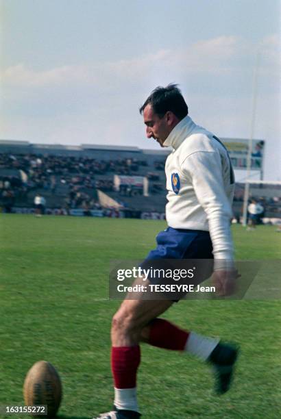 Five Nations Tournament 1964: France / Ireland. Paris, 11 avril 1964, dernière journée du Tournoi des Cinq nations 1964, l'équipe de France de Rugby...