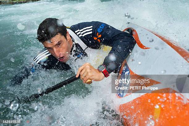 French Athletes On The Eve Of The Olympic Games In London 2012 : Tony Estanguet. A la veille de l'ouverture des Jeux Olympiques de Londres 2012, les...